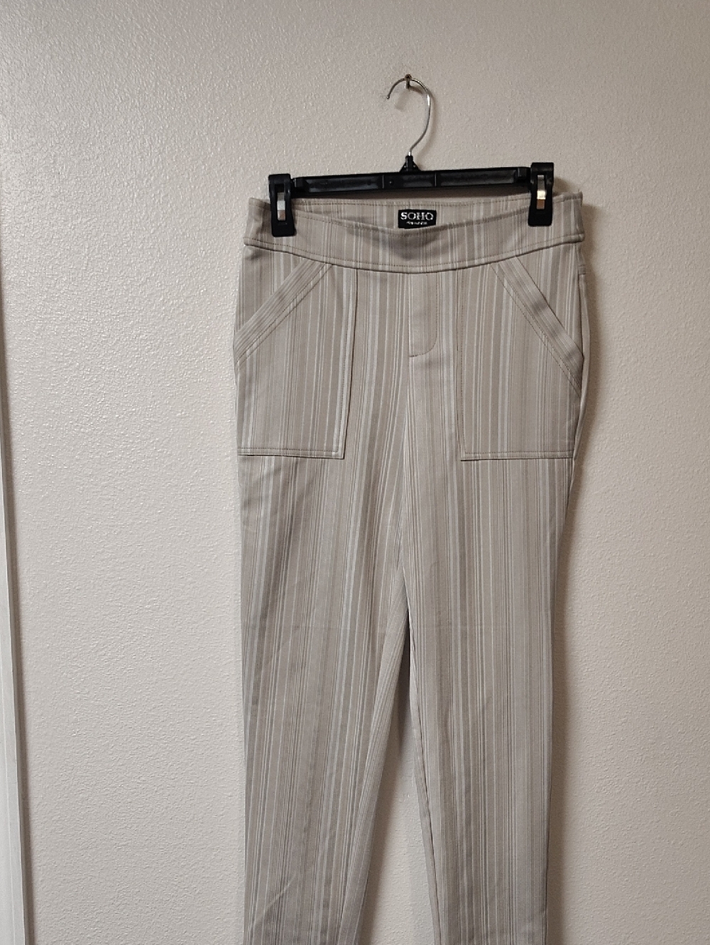 Soho Apparel Ltd Womens Small Tan Striped Pull On Stretch Dress‎ Pants Slim Leg